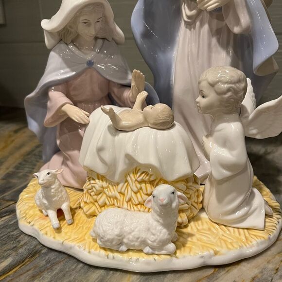 One piece ceramic nativity scene - Picture 3 of 6